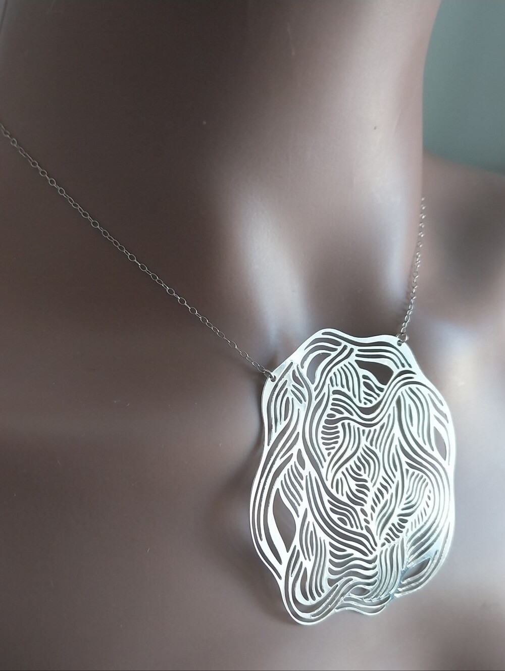 Intricate Silver Filigree Cutout Pendant Necklace - Women Jewelry - Picture 4 of 14